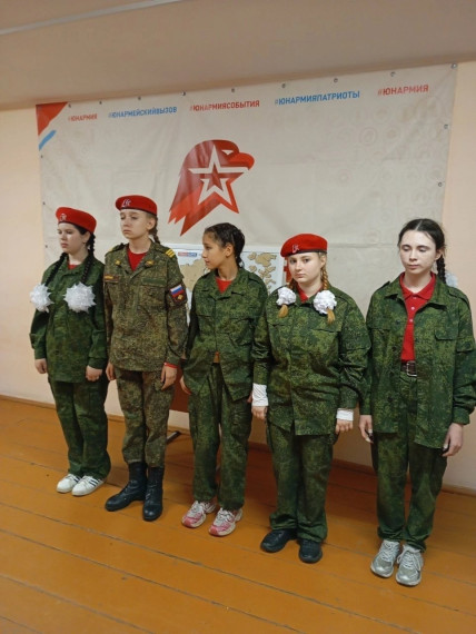 ДЕВУШКИ В ПОГОНАХ.