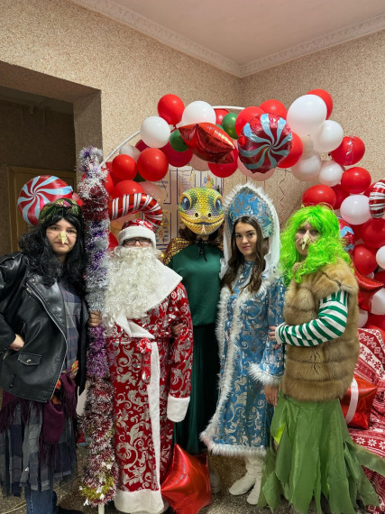Новогодняя дискотека для старшеклассников.