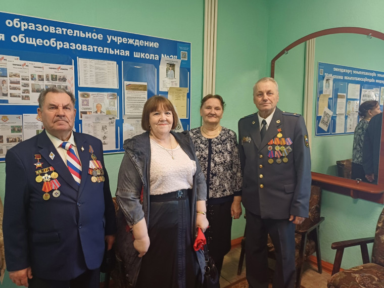 Акция "Часовой у Знамени Победы" в нашей школе..